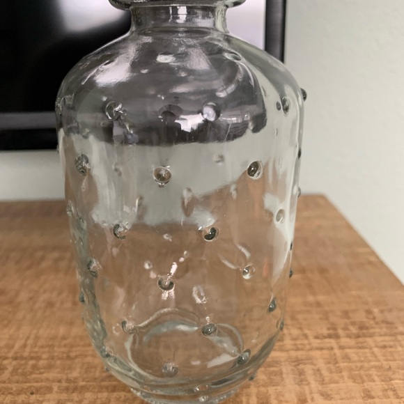 Clear glass vase with clear polka dot detail - Picture 3 of 5